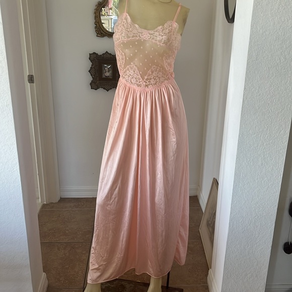 Vintage 60s-70s Rosa Puleo Lily of France Pink Nightgown - Picture 2 of 6